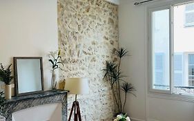 Studio En Plein Coeur Du Vieil Antibes, Vue Sur Place Romantique