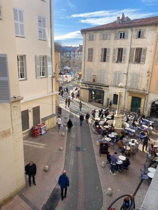 Studio En Plein Coeur Du Vieil Antibes, Vue Sur Place Romantique Exterior photo