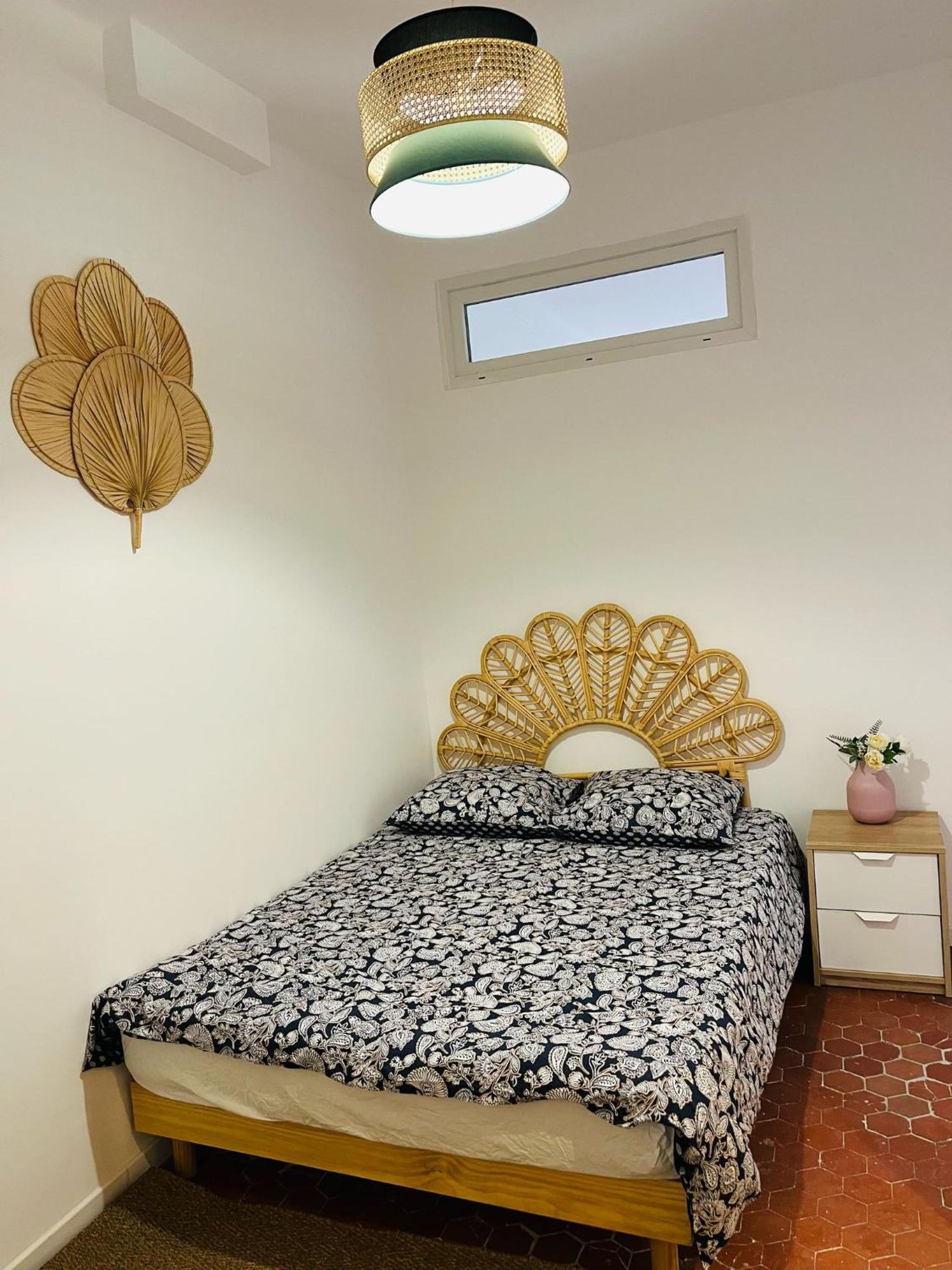 Studio En Plein Coeur Du Vieil Antibes, Vue Sur Place Romantique Exterior photo