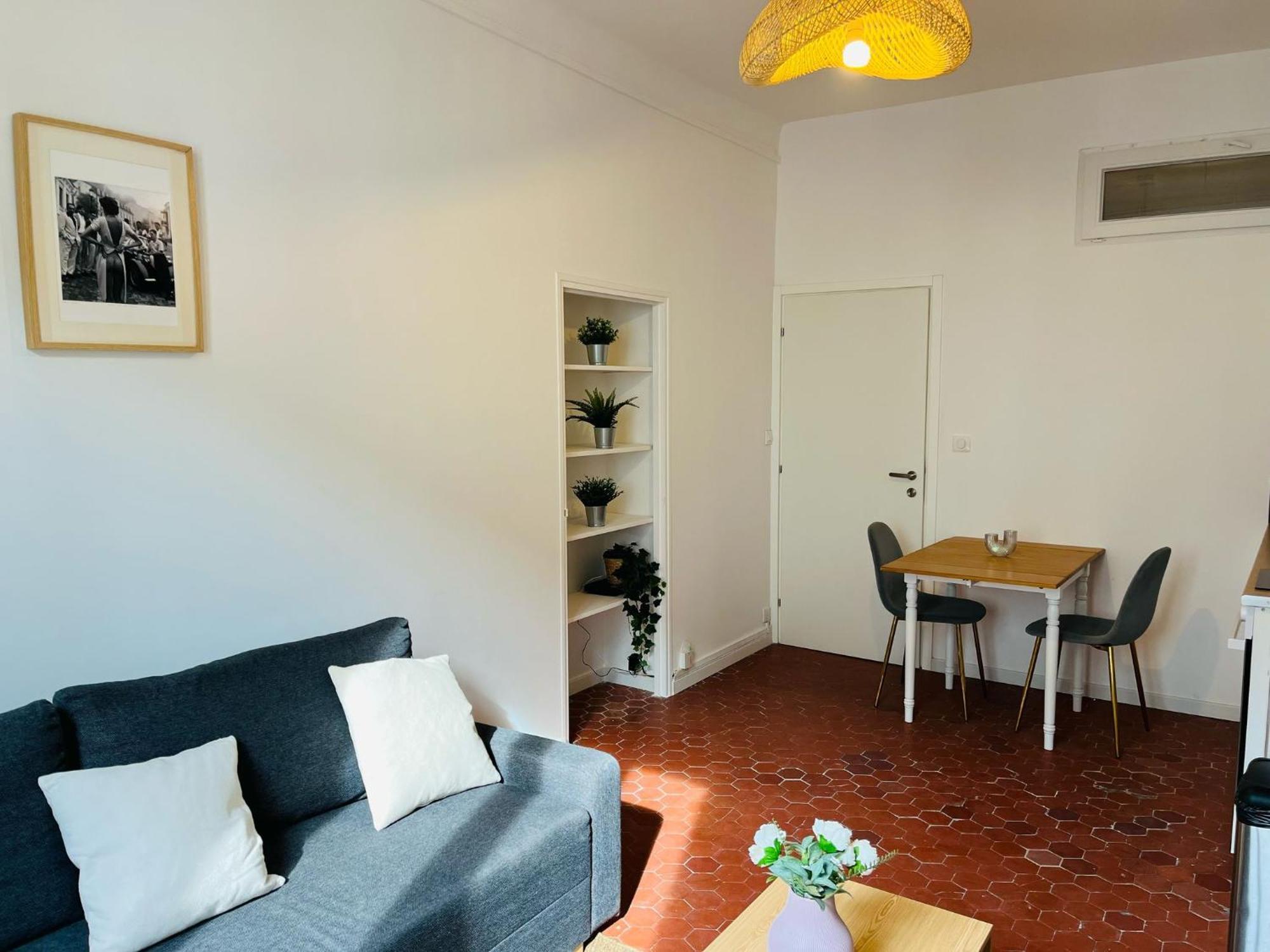 Studio En Plein Coeur Du Vieil Antibes, Vue Sur Place Romantique Exterior photo