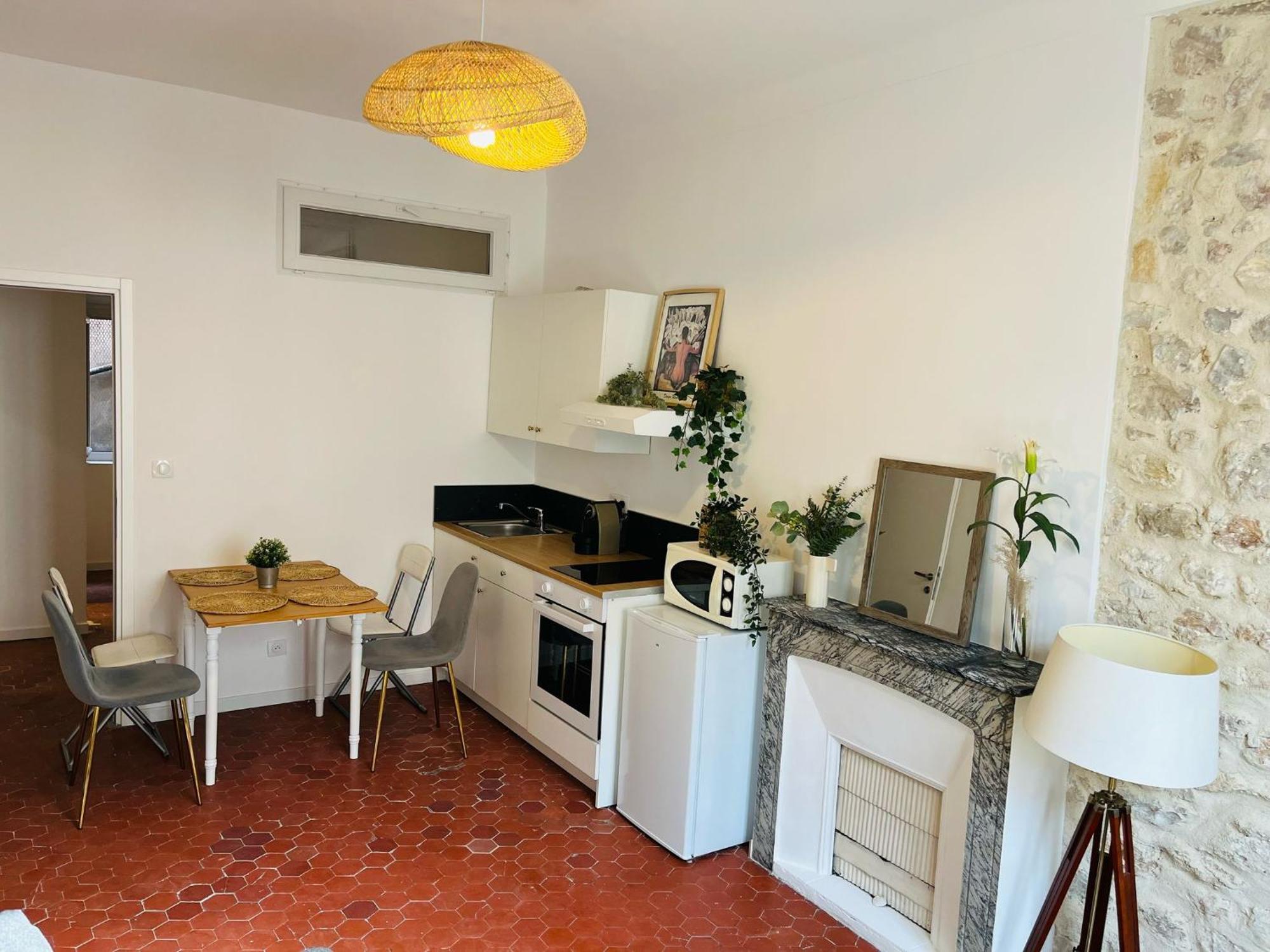Studio En Plein Coeur Du Vieil Antibes, Vue Sur Place Romantique Exterior photo